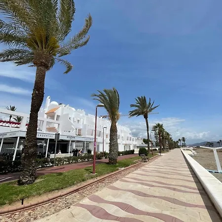 La Casita Verde- Cerca De La Playa Y Con Piscina Abierta Todo El Ano