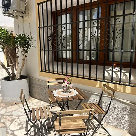 La Casita Verde- Cerca De La Playa Y Con Piscina Abierta Todo El Ano Apartamento
